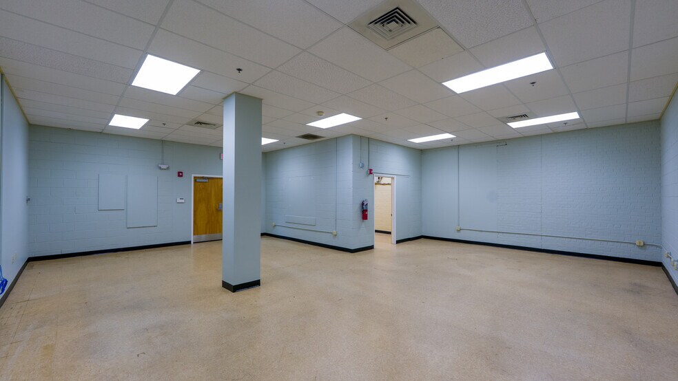 More Photos Of 128 Bingham Rd, Asheville Light Manufacturing For Lease