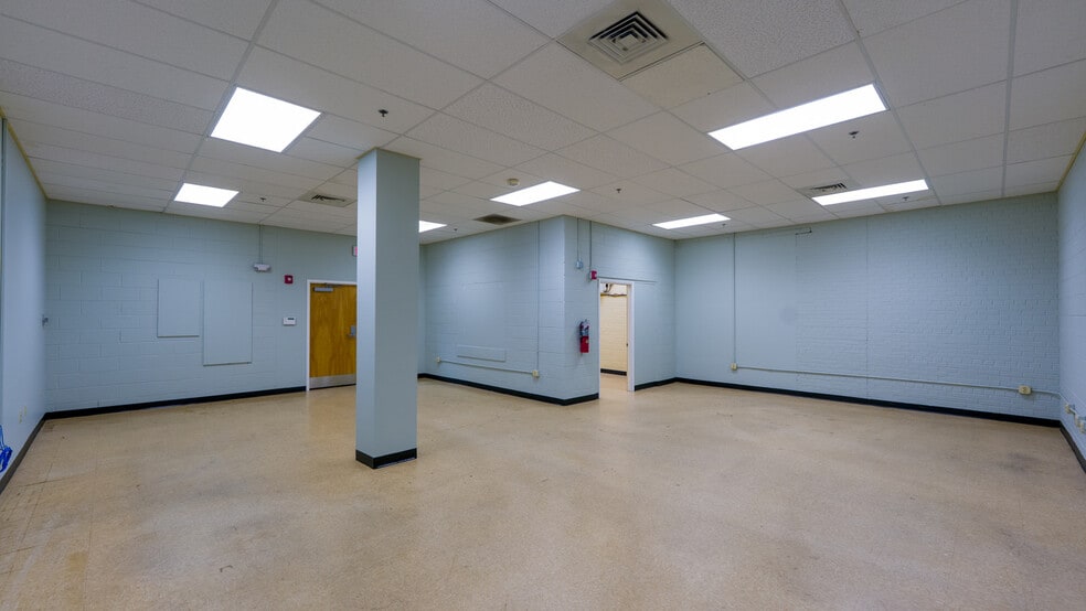 More Photos Of 128 Bingham Rd, Asheville Light Manufacturing For Lease