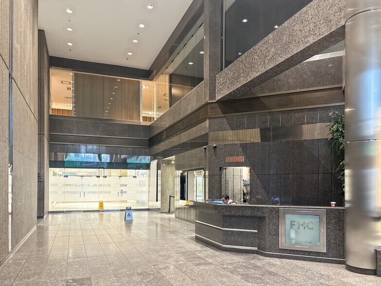 More Photos Of 401 Bay St, Toronto Coworking Space