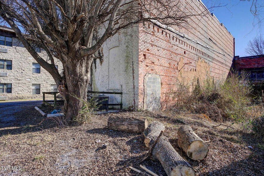 More Photos Of 719 E Elk Ave, Elizabethton Storefront Retail Residential For Sale