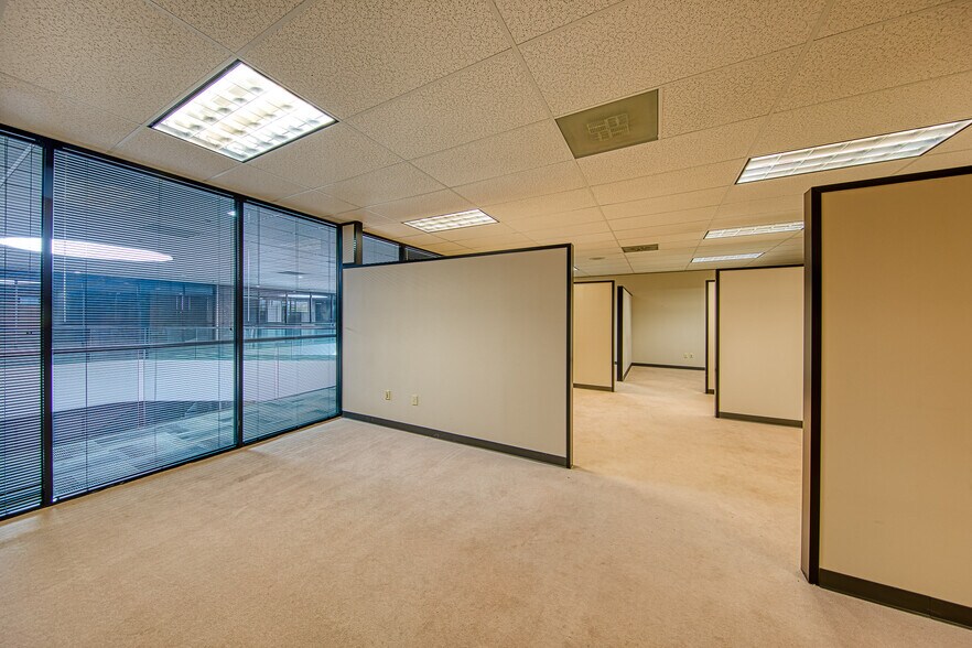 More Photos Of 1300 N Sam Houston Pky E, Houston Office Residential For Lease