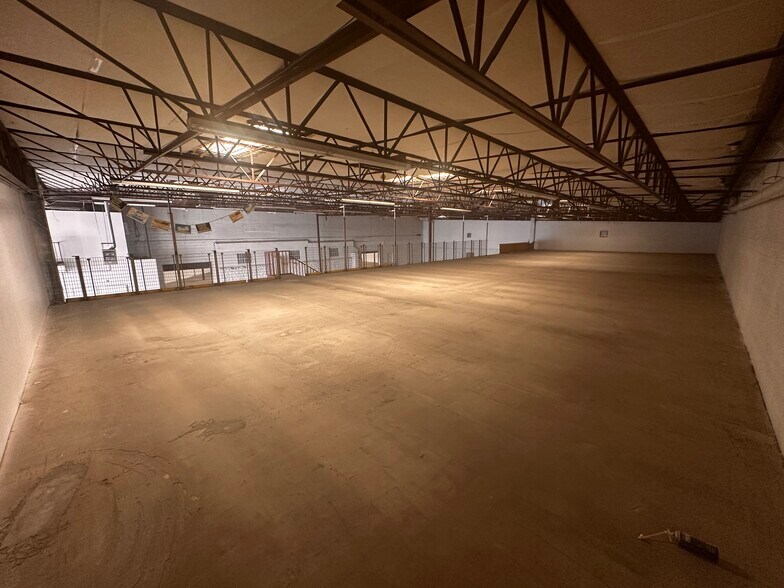 More Photos Of 2401 Alameda Ave, El Paso Showroom For Lease