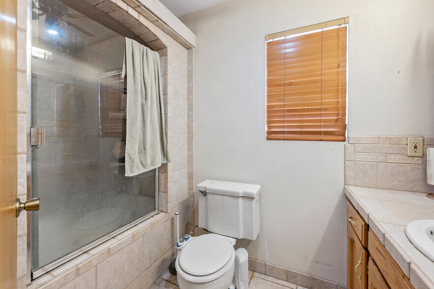 More Photos Of 909 E Noble Ave, Visalia Multifamily For Sale