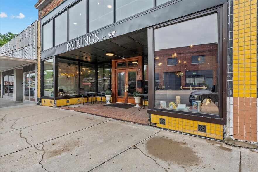 More Photos Of 415 S Thompson Ave, Excelsior Springs Bar For Sale