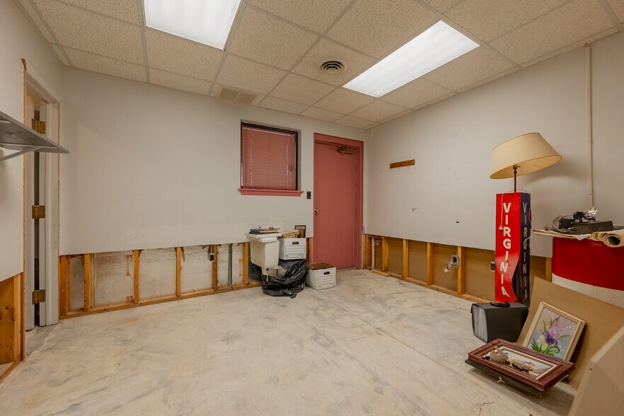 More Photos Of 65 E Main St, Pulaski Coworking Space