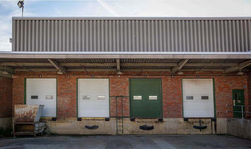 More Photos Of 2195 Drydock St, Cleveland Warehouse For Sale