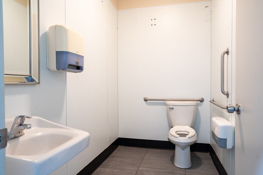 More Photos Of 2720 E Red Cliffs Dr, Saint George Unknown For Lease