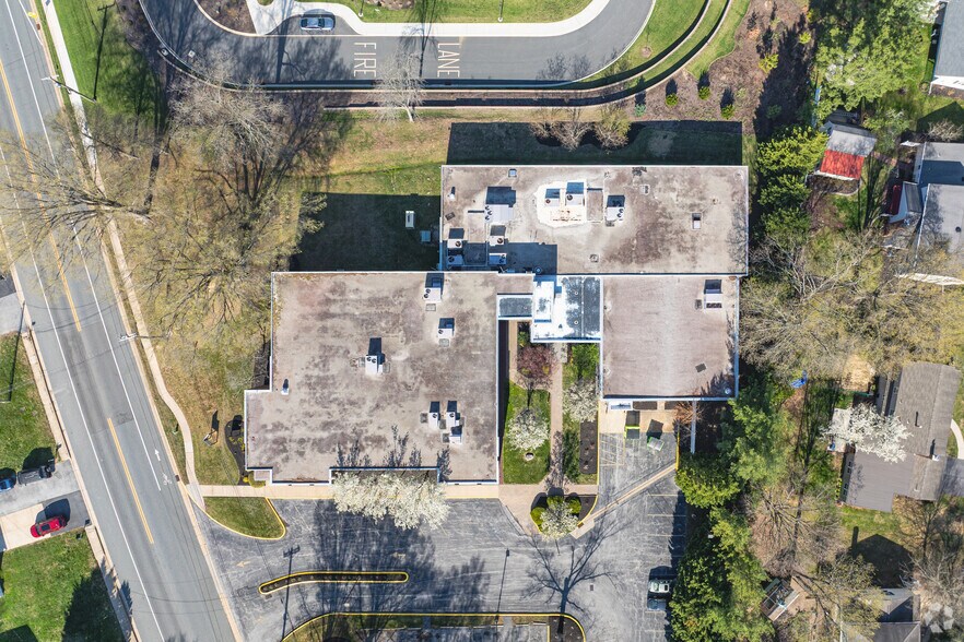 More Photos Of 800 Barksdale Rd, Newark Medical For Lease