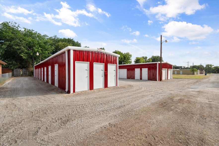 More Photos Of 124 Brooks ave, Corsicana Industrial For Sale