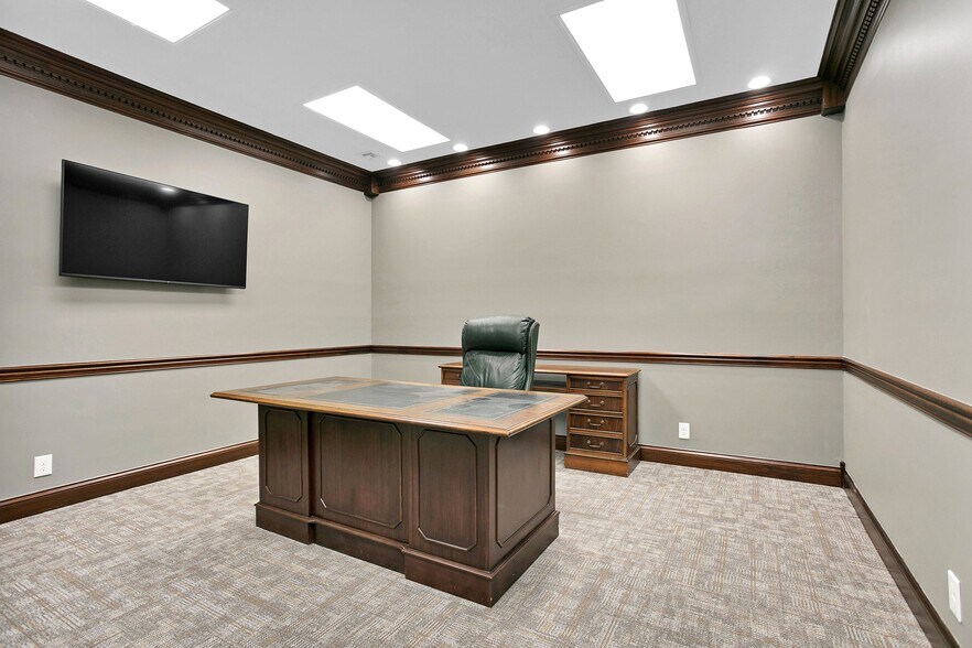 More Photos Of 103 W Main St, Lebanon Office Residential For Lease