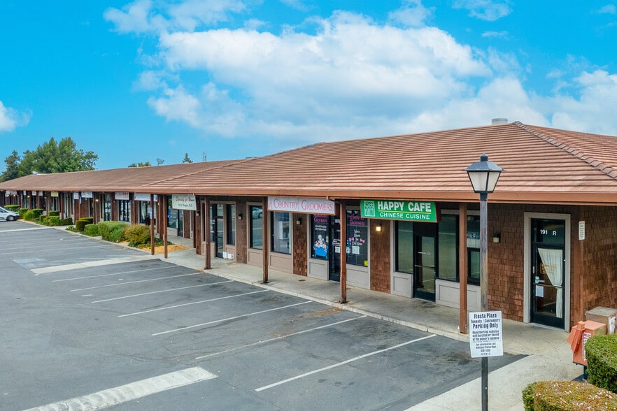 More Photos Of 191 San Felipe Rd, Hollister Unknown For Lease