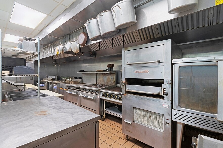 More Photos Of W10508 Kottke Rd, Crivitz Restaurant For Sale