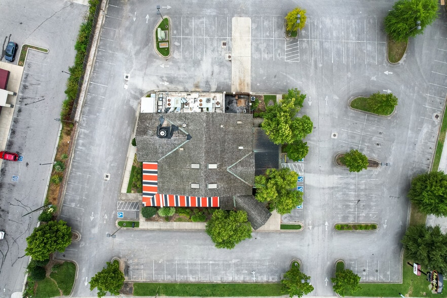 More Photos Of 110 Cedar Ln, Knoxville Restaurant For Lease