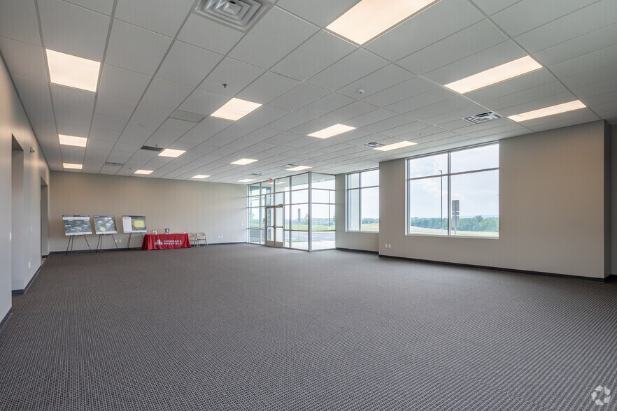 More Photos Of 200 Central Blvd, Myerstown Warehouse For Lease