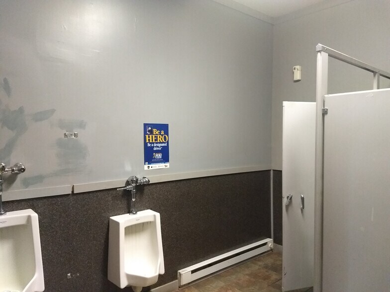 More Photos Of 1364 Susquehanna Trl, Liverpool Restaurant For Sale