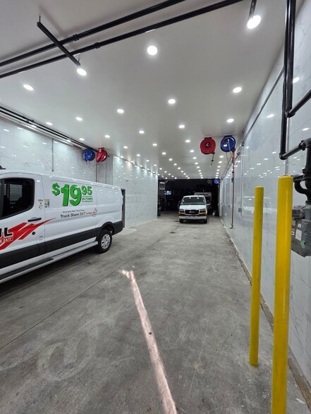 More Photos Of 9011 130th St, Richmond Hill Warehouse For Sale