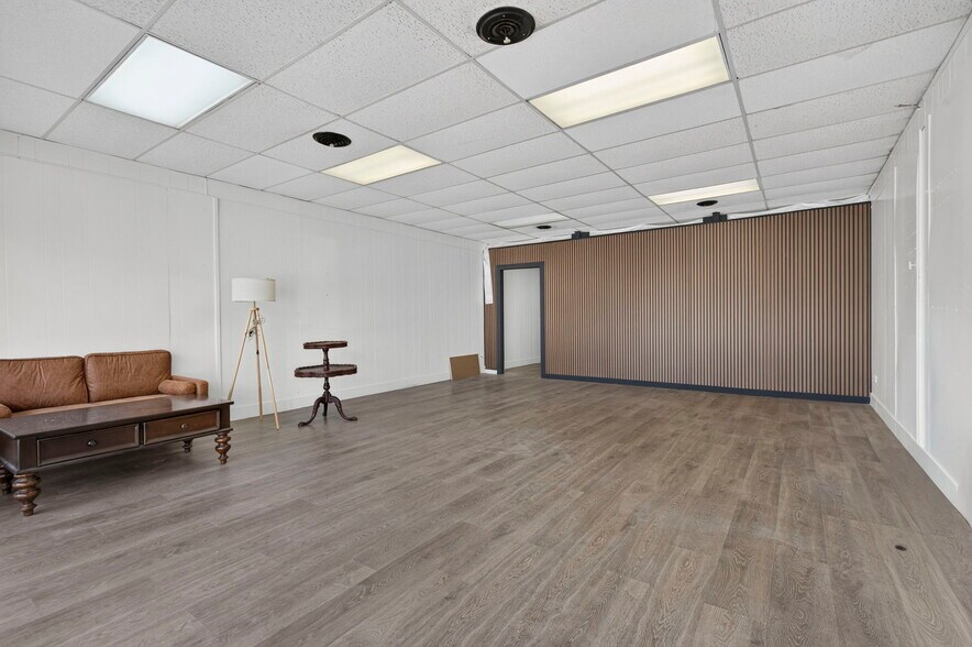More Photos Of 1950 S Glenstone Ave, Springfield Storefront For Sale