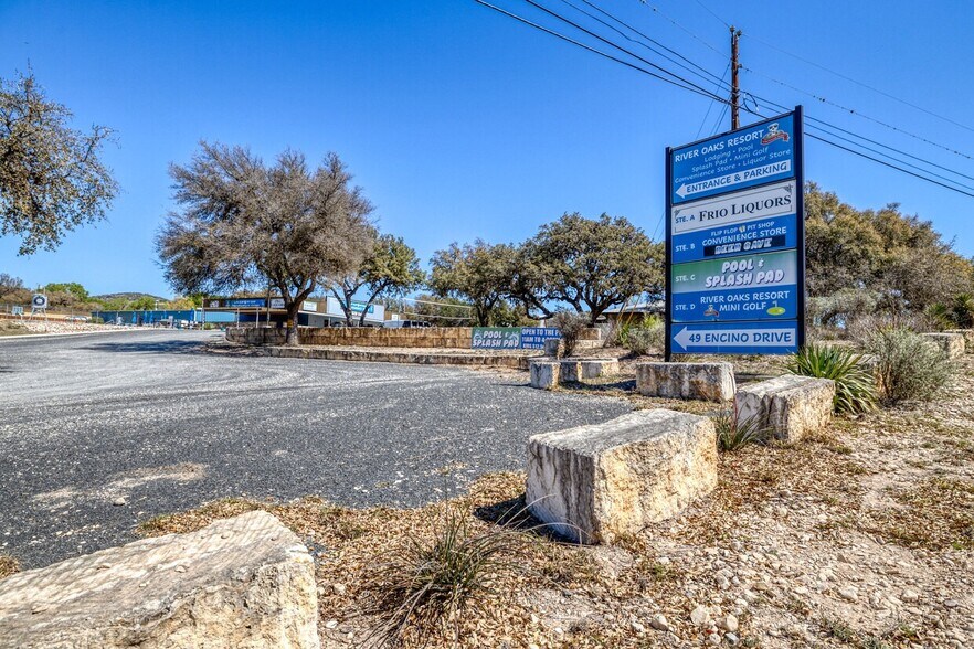 More Photos Of 49 Encino Dr, Concan Convenience Store For Sale