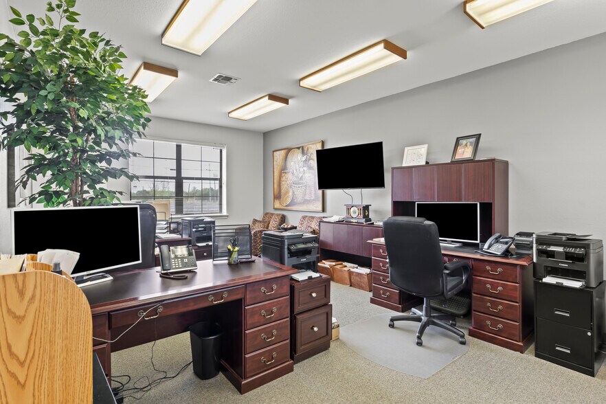 More Photos Of 7975 Fm 78, San Antonio Office For Sale