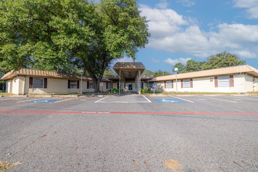 Primary Photo Of 611 NW Stallings Dr, Nacogdoches Assisted Living For Sale