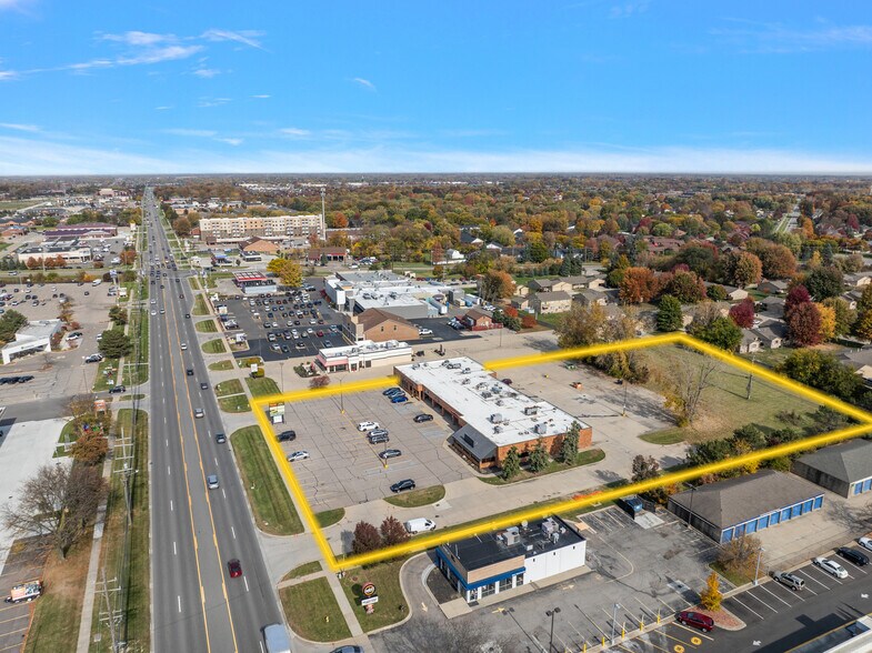 More Photos Of 41560-41660 Garfield Rd, Clinton Township Freestanding For Sale