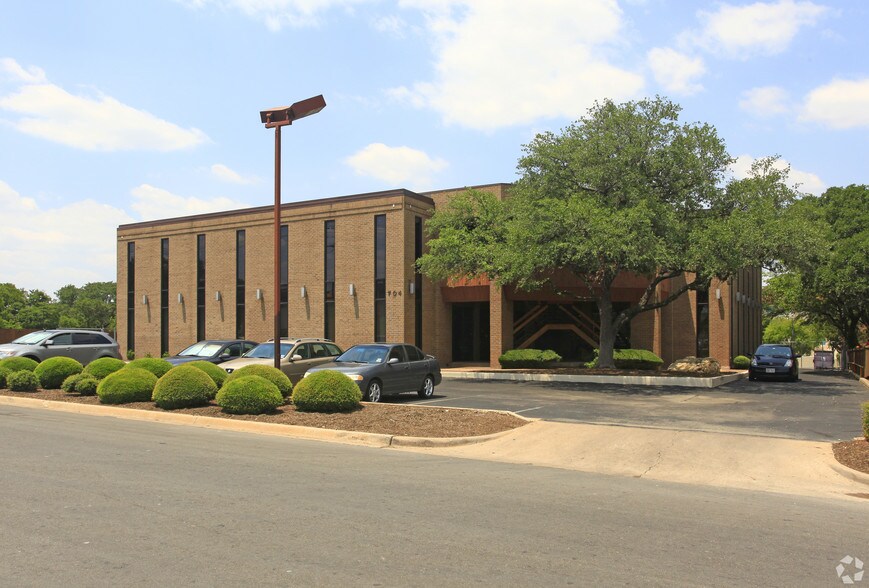 More Photos Of 704 Wonsley Dr E, Austin Medical For Lease