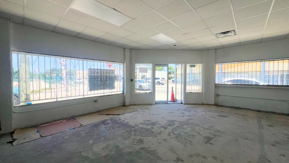 More Photos Of 2617 W Flagler St, Miami Storefront For Lease