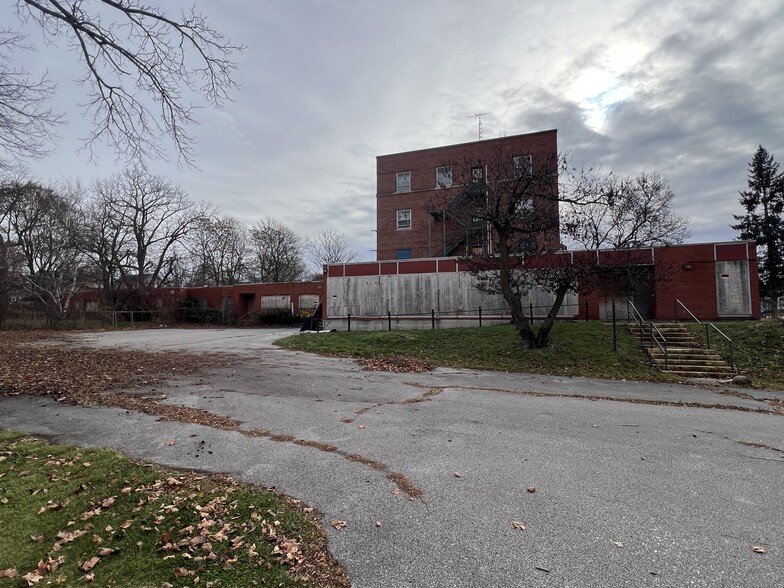 More Photos Of 120 N Locust St, Adrian Healthcare For Sale