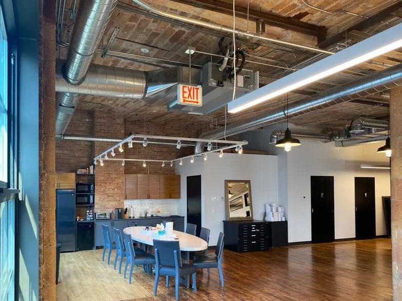 More Photos Of 215 W Ontario St, Chicago Office For Lease