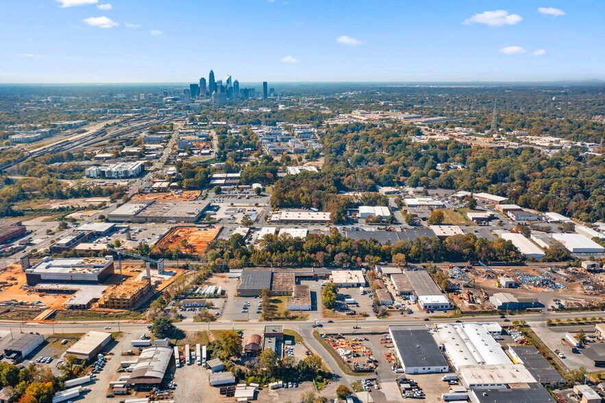 More Photos Of 231 Atando Ave, Charlotte Warehouse For Lease