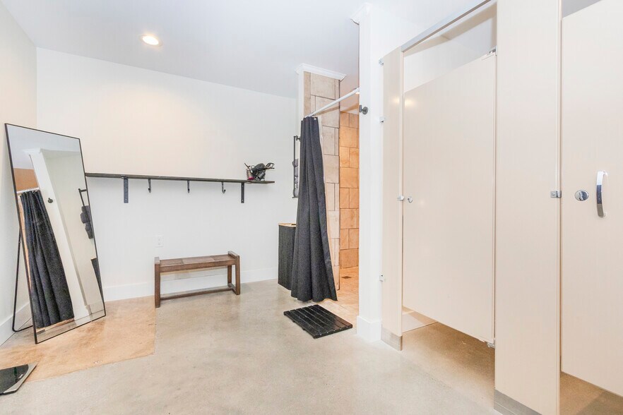 More Photos Of 107 E Orr St, Anderson General Retail For Sale