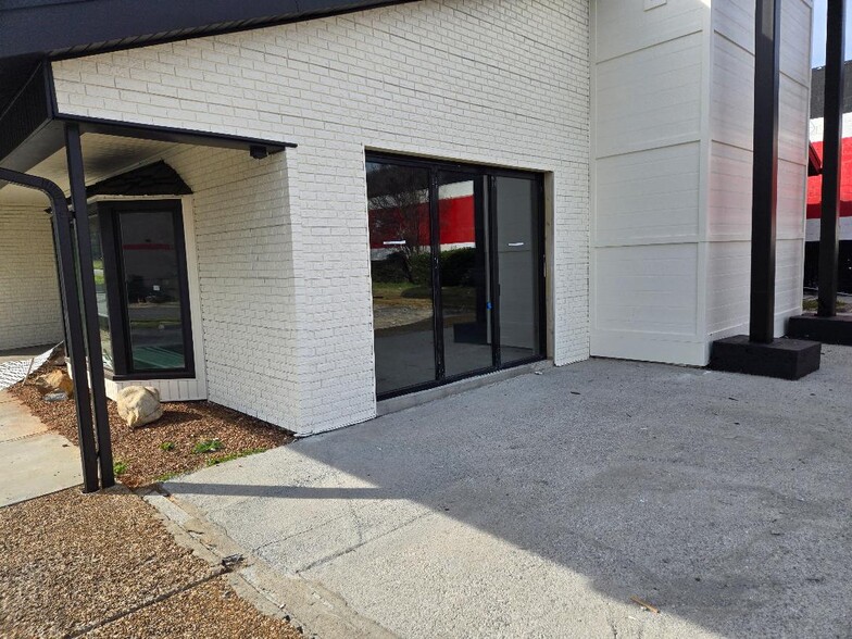 More Photos Of 2020 Country Club Ave NW, Huntsville Restaurant For Sale