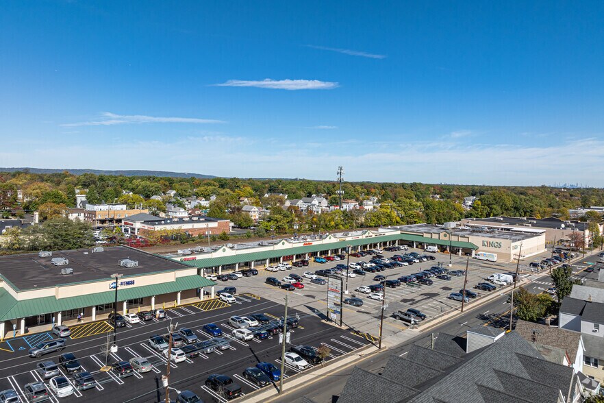 More Photos Of 300 South Ave, Garwood Freestanding For Lease