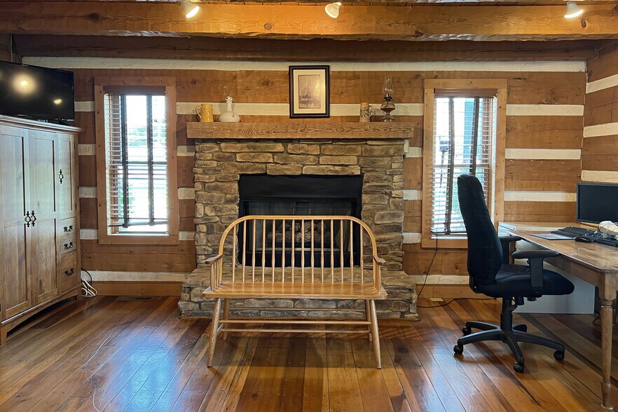 More Photos Of 81 Steele Rd, Franklin Office For Lease