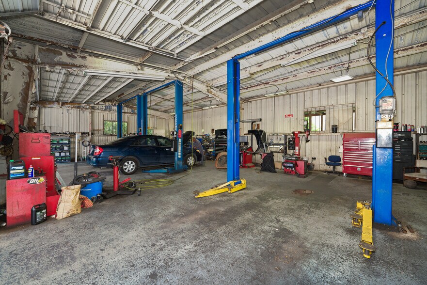 More Photos Of 9903 Honeywell St, Houston Warehouse For Sale