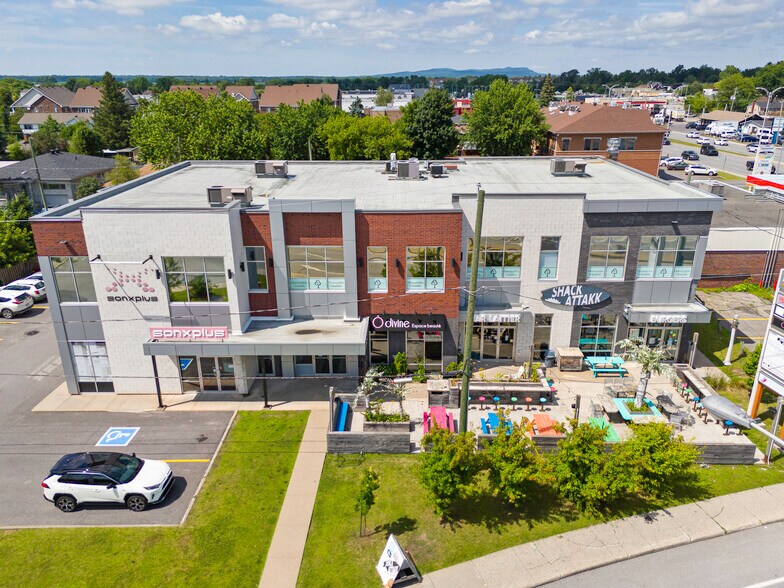 More Photos Of 450 Boul Brassard, Chambly Storefront Retail Office For Lease