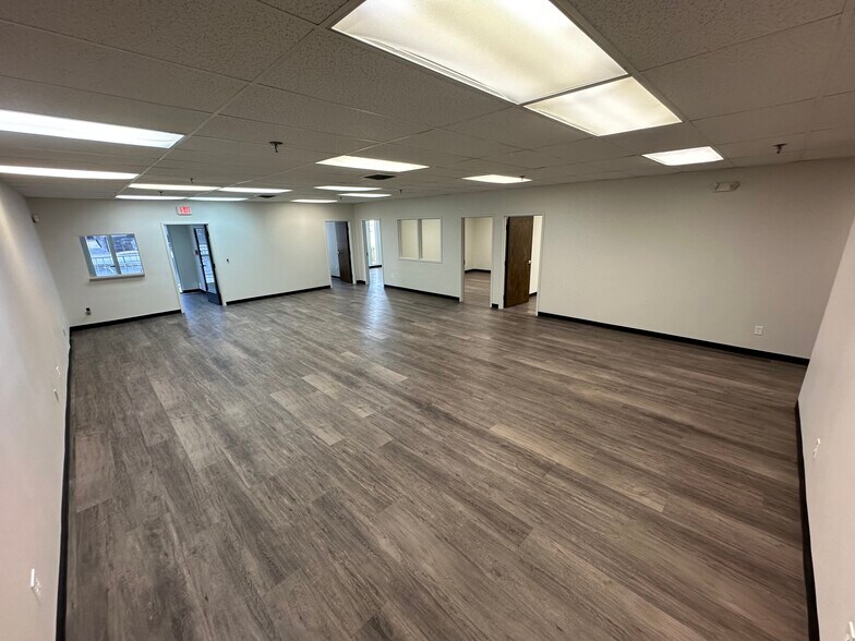 More Photos Of 4040 Delp St, Memphis Distribution For Lease