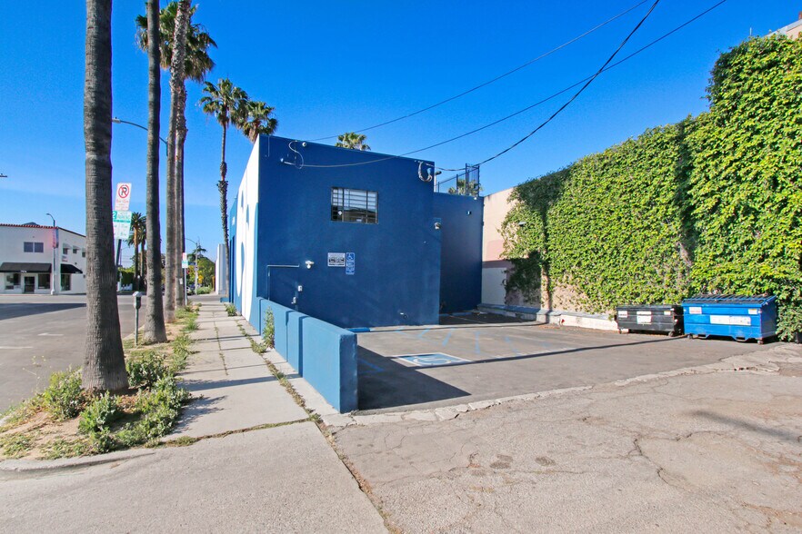 More Photos Of 8001 Melrose Ave, Los Angeles Storefront For Sale