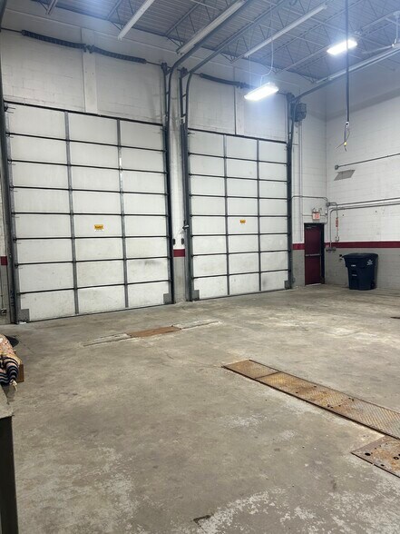 More Photos Of 590 Lordship Blvd, Stratford Warehouse For Sale