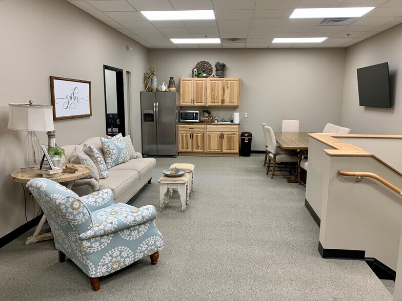 More Photos Of 1935 Vaughn Rd NW, Kennesaw Light Distribution For Lease