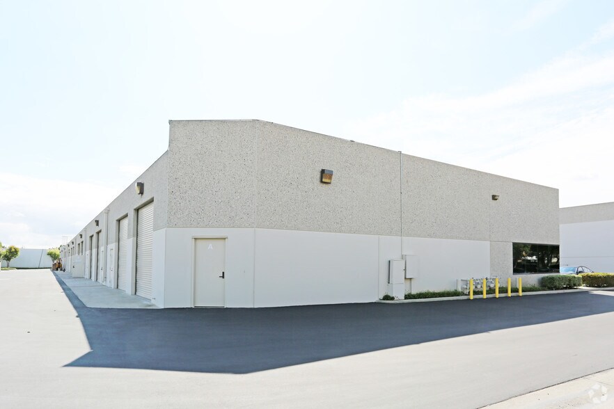 More Photos Of 555 W Lambert Rd, Brea Warehouse For Lease