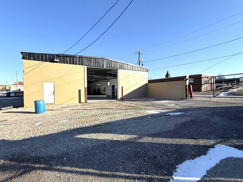 More Photos Of 151 Ferris st, Galesburg Warehouse For Sale