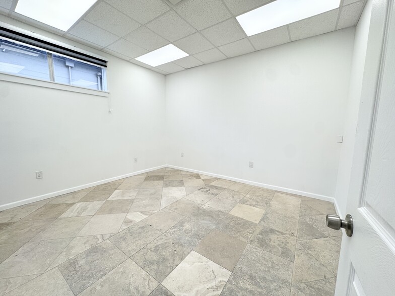 More Photos Of 3160 N 46th Ave, Saint Petersburg Warehouse For Sale