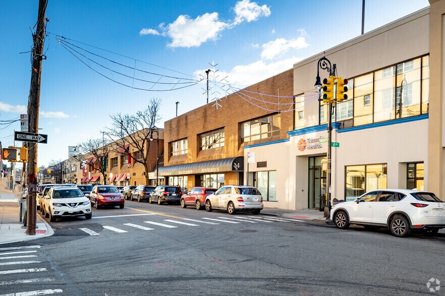 More Photos Of 7000 Austin St, Forest Hills Storefront Retail Office For Lease