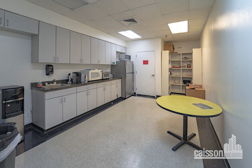 More Photos Of 4311 Director Dr, San Antonio Warehouse For Lease