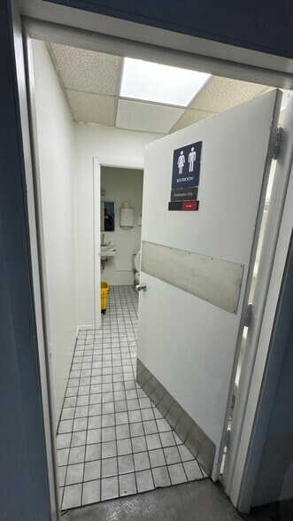 More Photos Of 236 Blackford Ave, Middlesex Warehouse For Lease