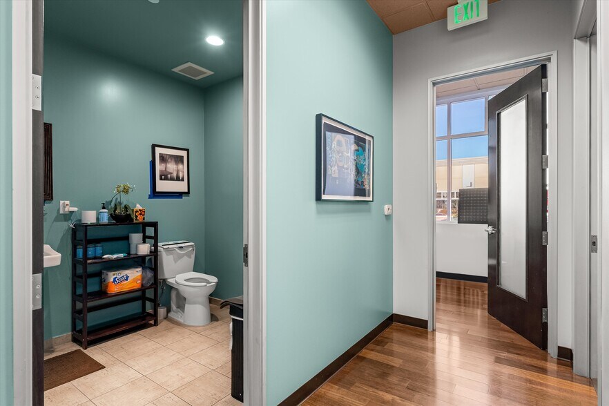 More Photos Of 27871 Smyth Dr, Santa Clarita Medical For Sale