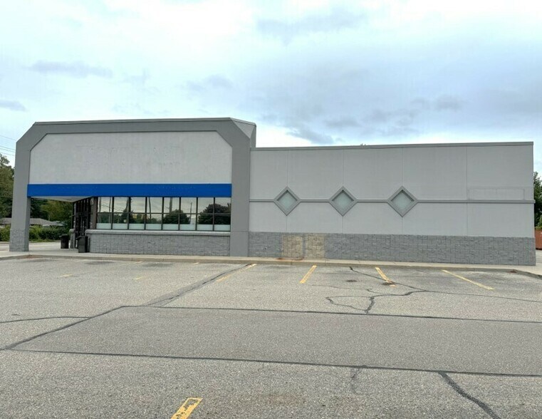 More Photos Of 1750 Gratiot Blvd, Marysville Freestanding For Lease