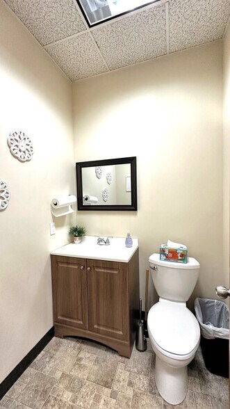 More Photos Of 1991 Smith St, Merrick Medical For Sale