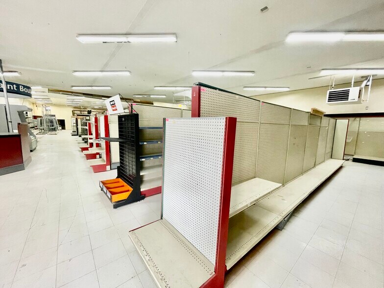 More Photos Of 6326 50, Drayton Valley Warehouse For Sale